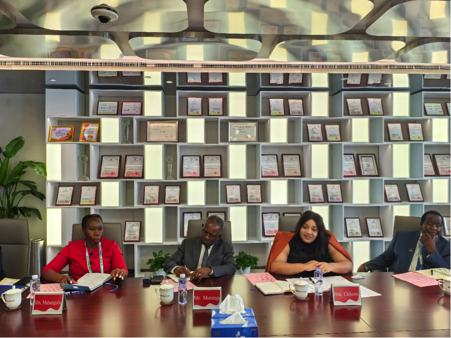 津巴布韦副外长到访k8凯发集团总部